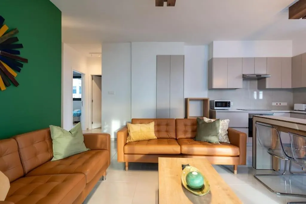 Beachcomber 2-Bedroom Apartment In Larnaca 0*,  Kypr