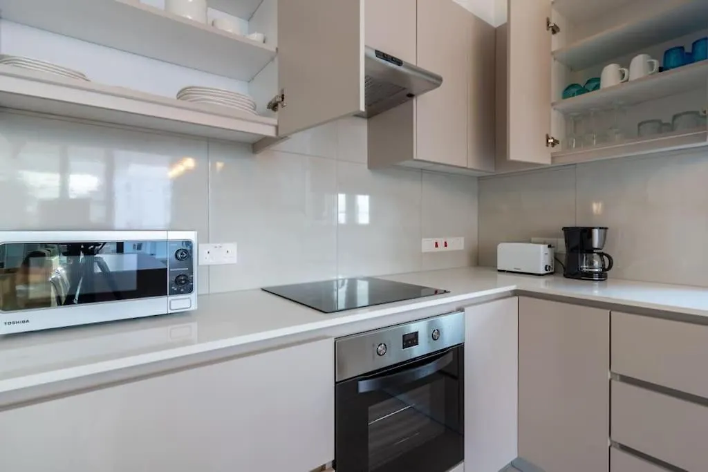 Beachcomber 2-Bedroom Apartment In Larnaca Kypr