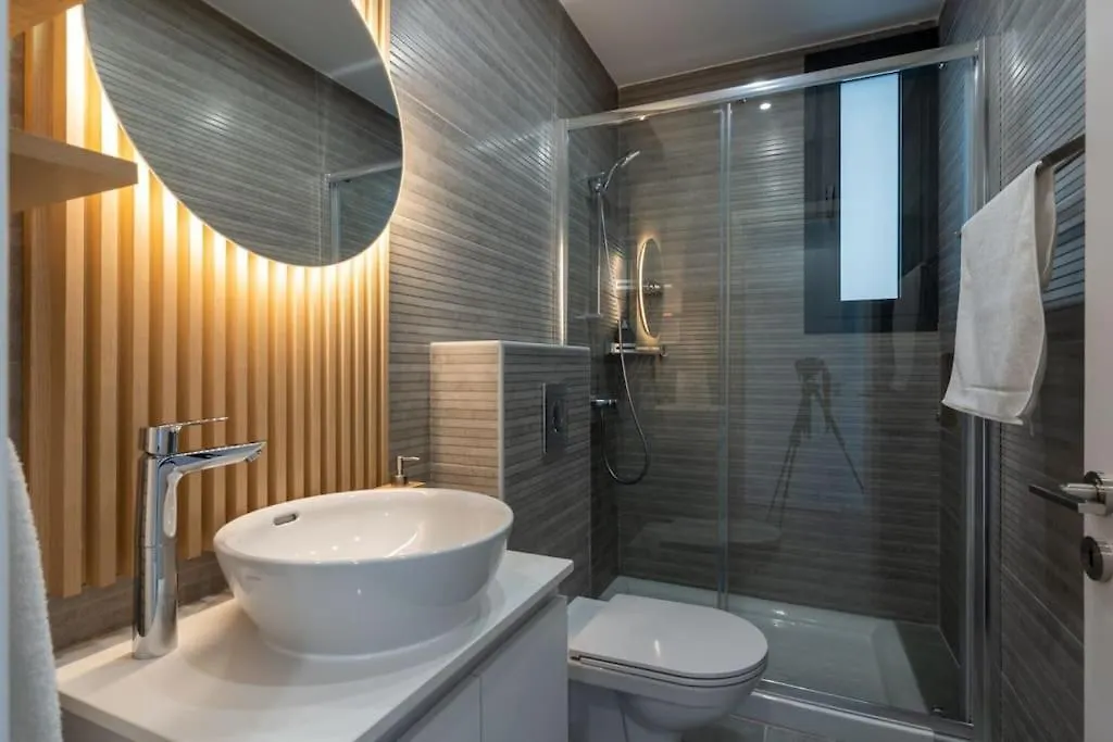 Beachcomber 2-Bedroom Apartment In Larnaca 0*,