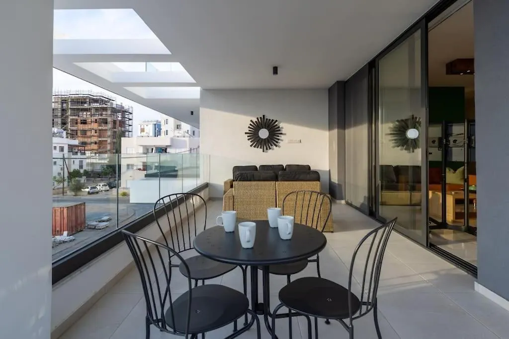 Beachcomber 2-Bedroom Apartment In Larnaca Kypr